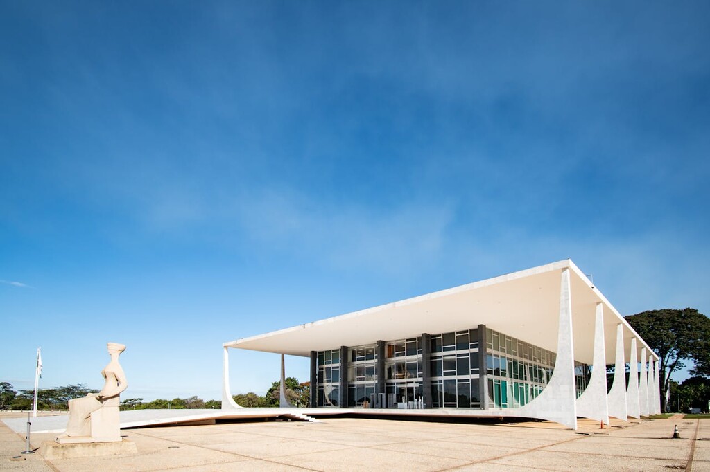 Supremo Tribunal Federal representando o desconto de 25 para aposentados no exterior