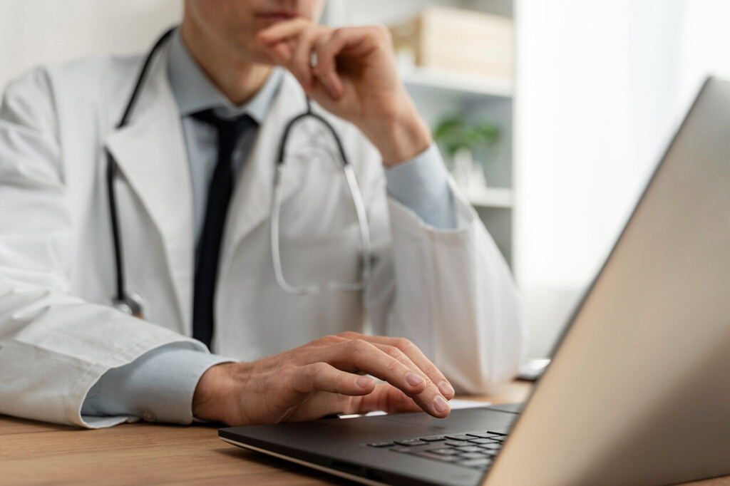 médico em perícia para aposentadoria por deficiência física leve​