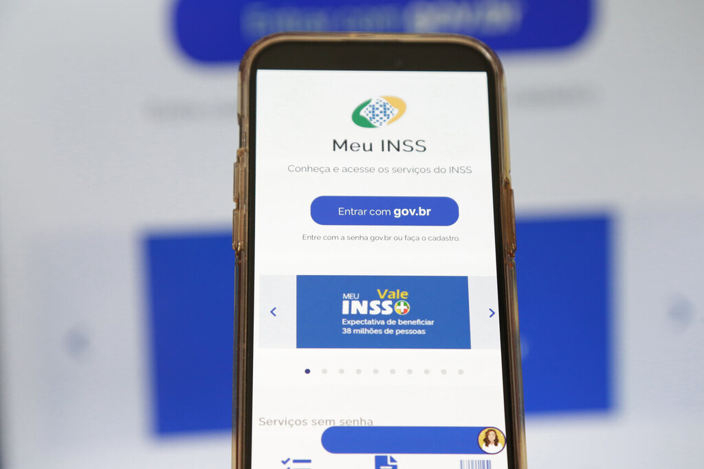 app Meu INSS no celular para solicitar aposentadoria por deficiência física leve​