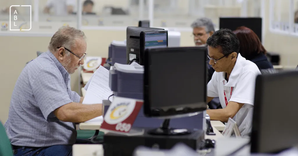 Revisão eleva em mais de 60% aposentadoria do INSS.