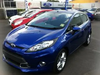 Blue Ford Fiesta 19 135271