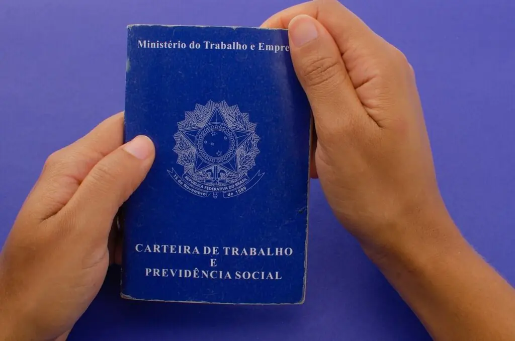 carteira de trabalho, representando a reforma da previdência